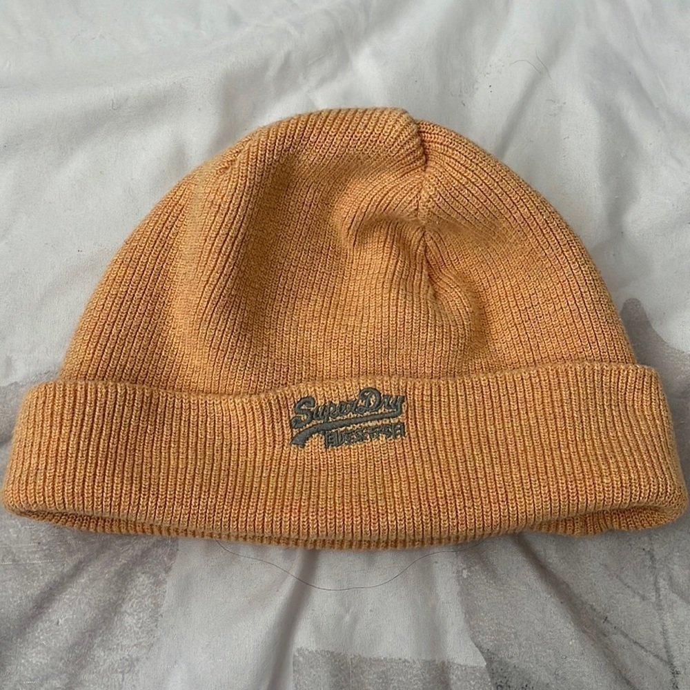 “SuperDry Beanie-in yellow/orange”